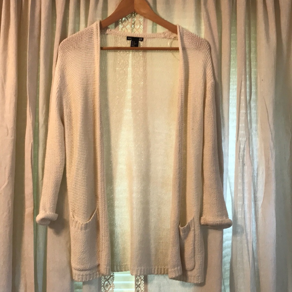 Knitted cardigan.